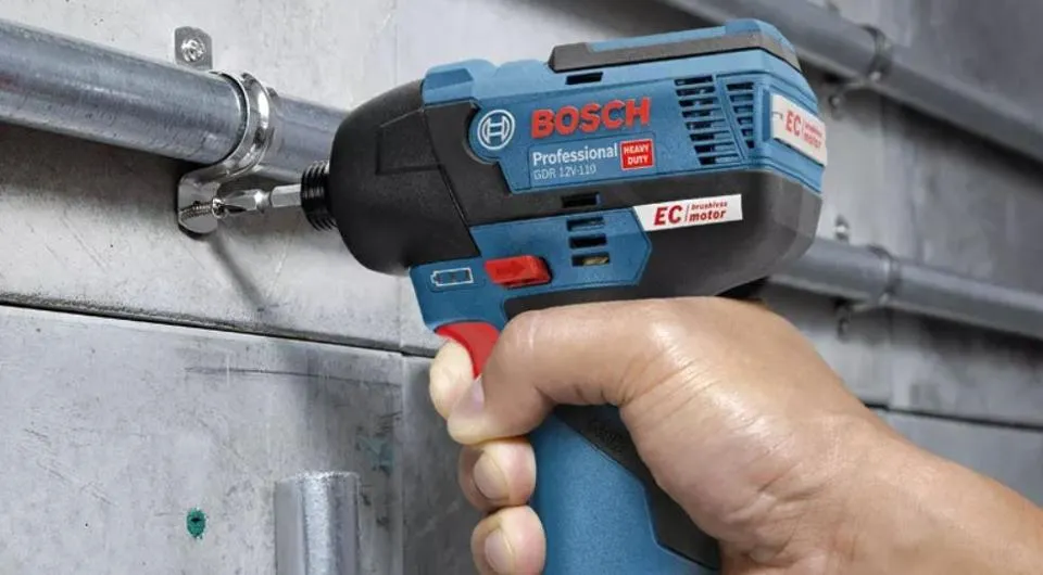 BOSCH HERRAMIENTAS  LLAVE DE IMPACTO AKU DE 12V, SIN BATERíA NI CARGADOR 06019E0002