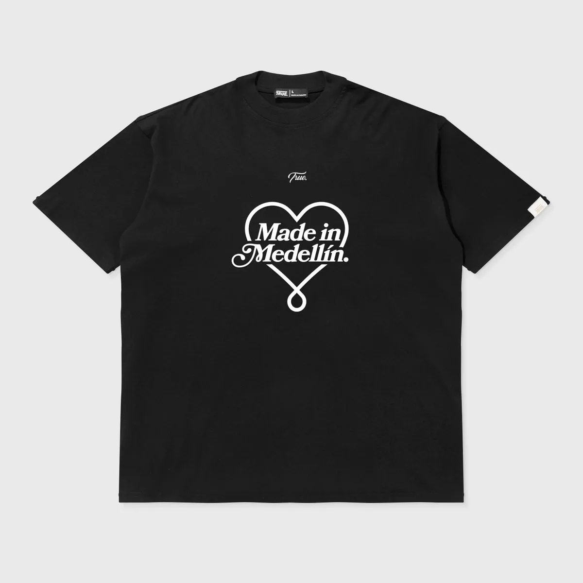 CAMISETA OVERSIZED MEDELLíN  NEGRA