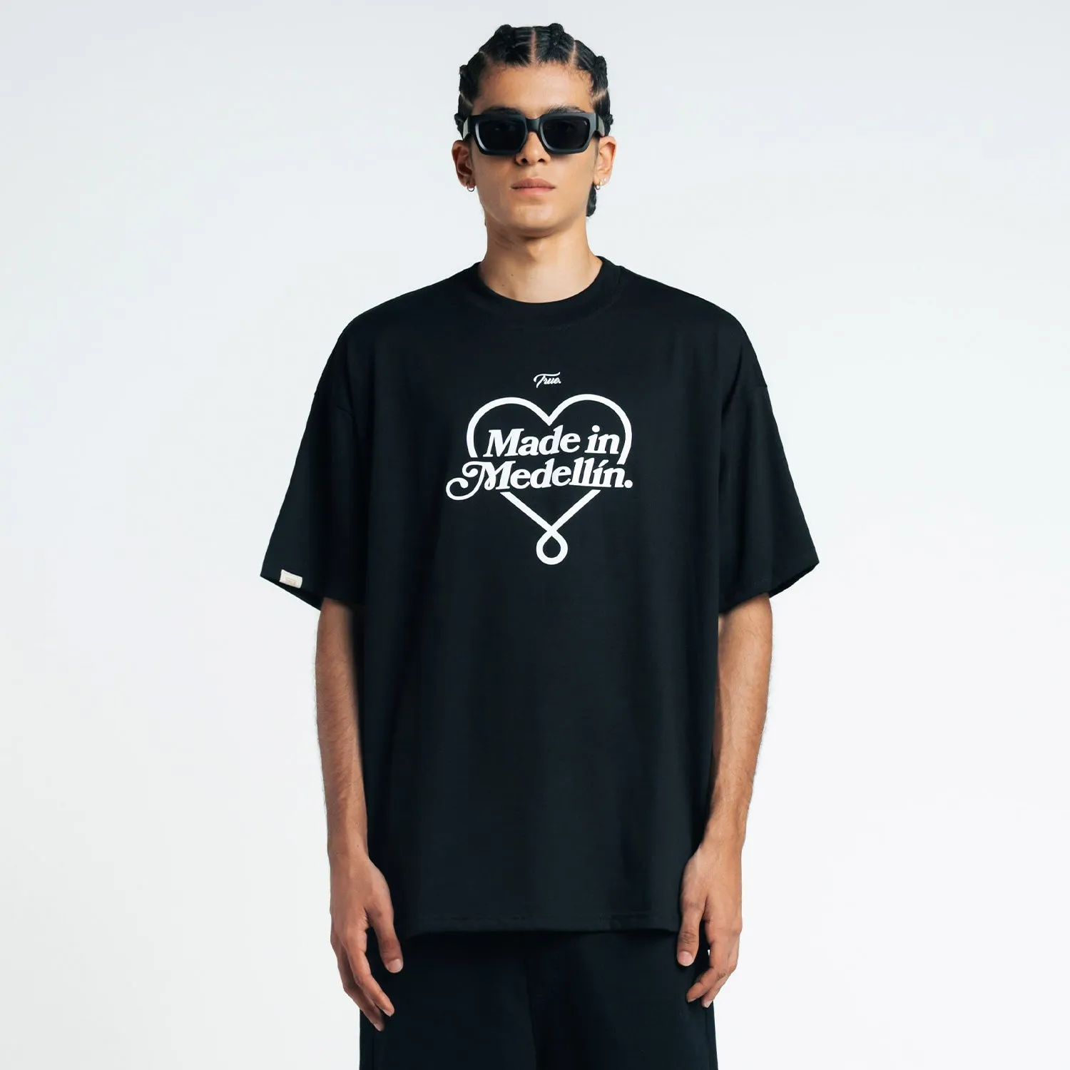 CAMISETA OVERSIZED MEDELLíN  NEGRA