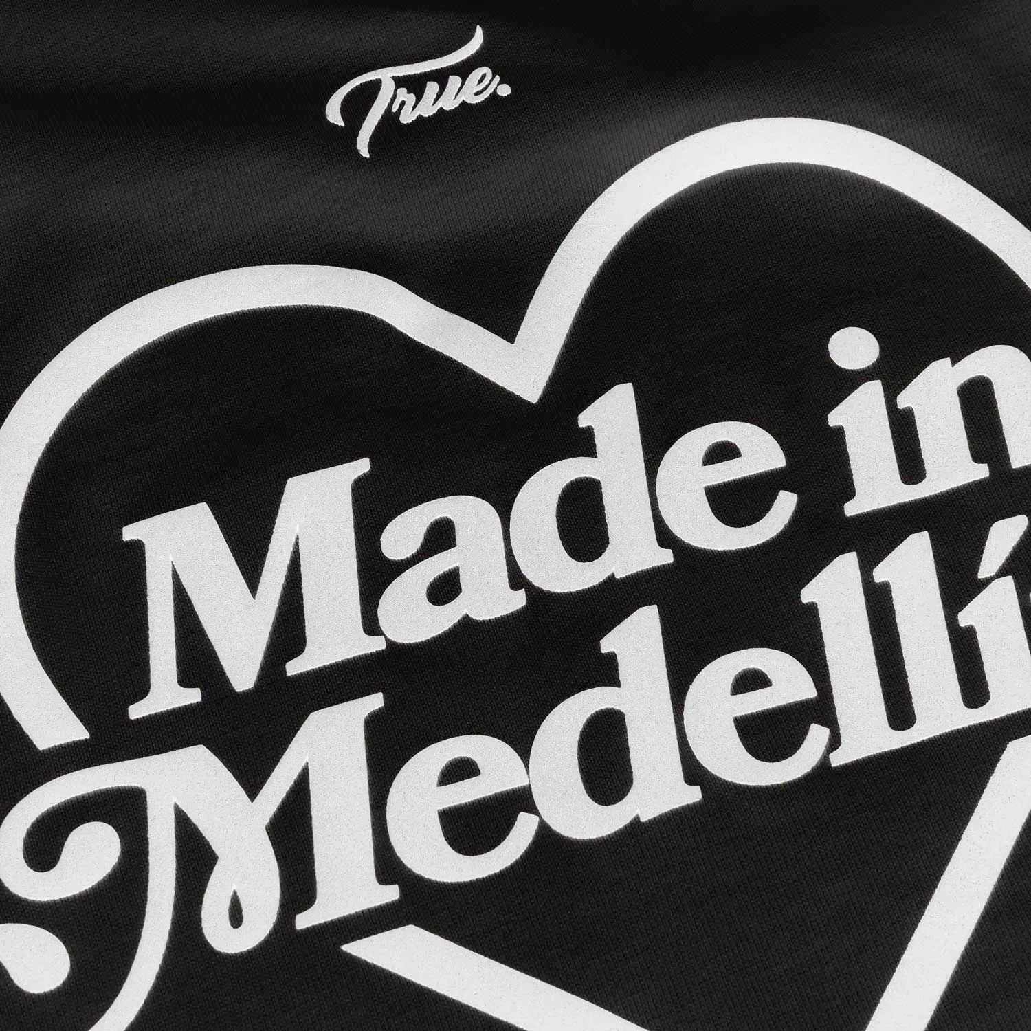 CAMISETA OVERSIZED MEDELLíN  NEGRA