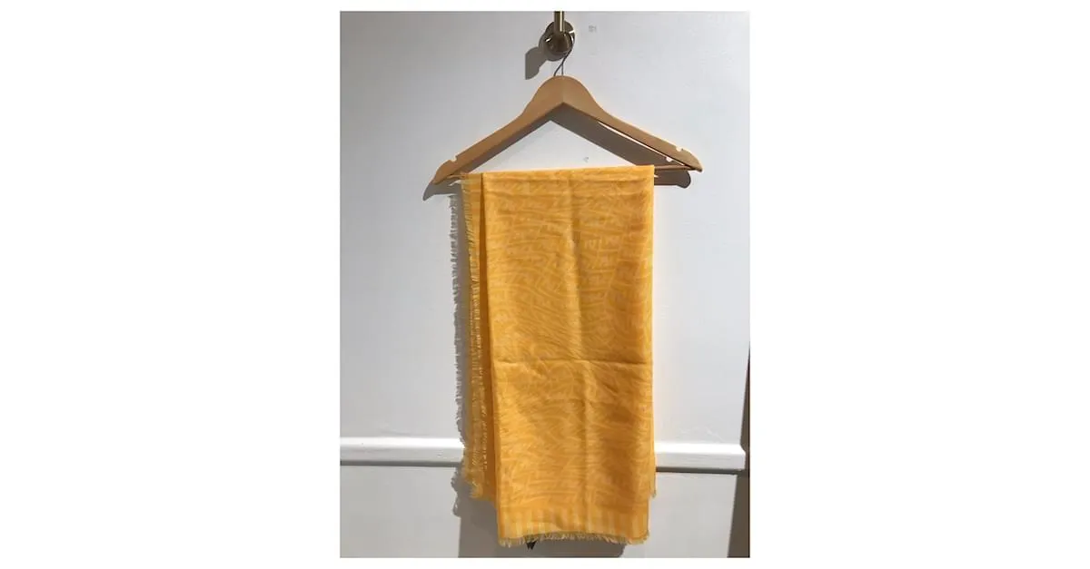 FENDI Bufandas T.  Lana Amarillo 