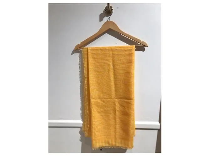 FENDI Bufandas T.  Lana Amarillo 