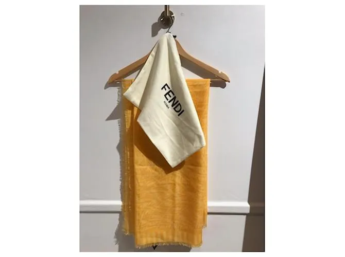 FENDI Bufandas T.  Lana Amarillo 