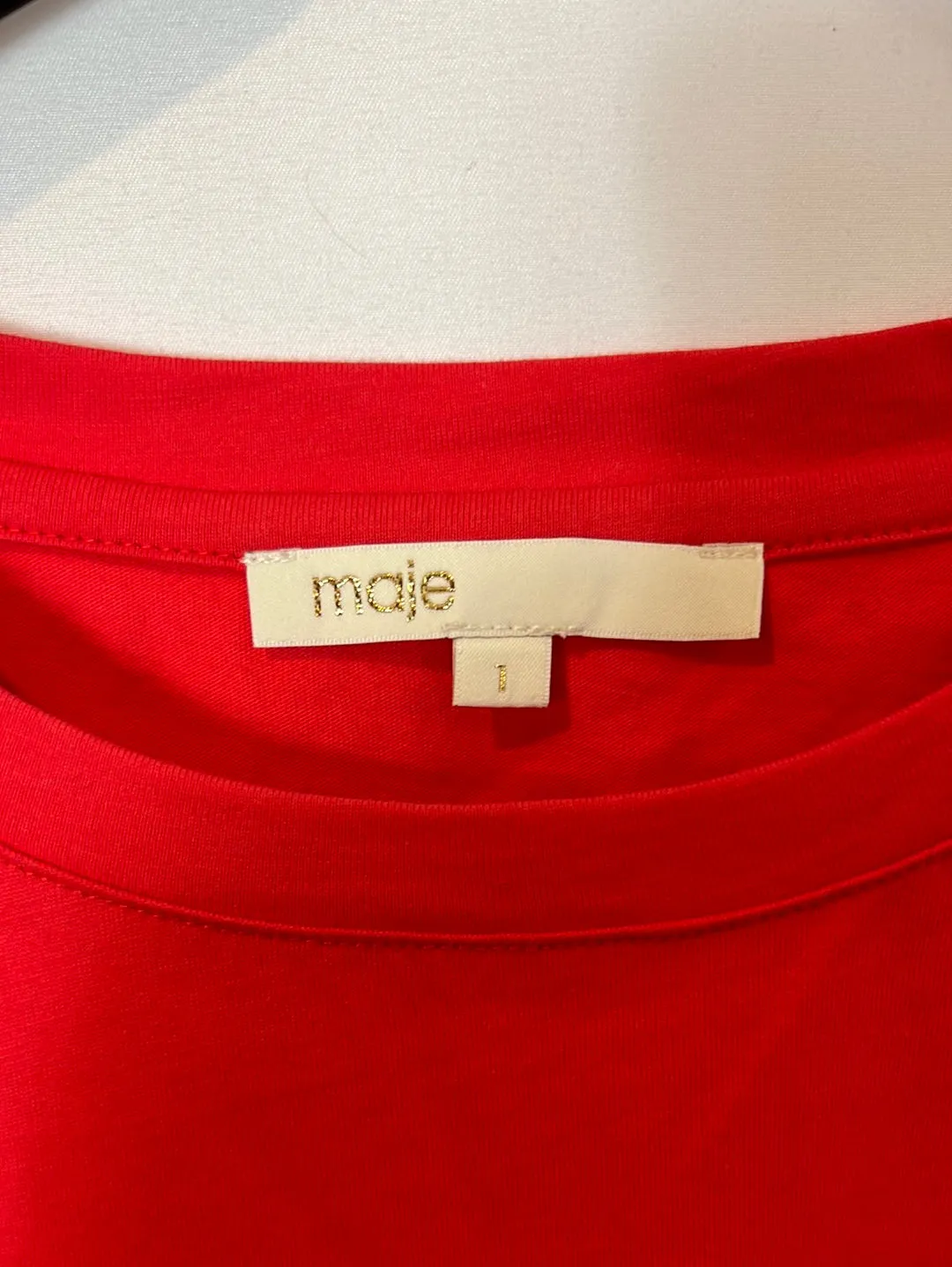 MAJE. Top rojo detalle. T 1 (S)
