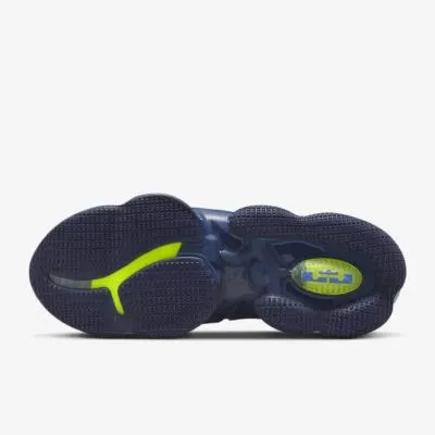 Nike LeBron 19