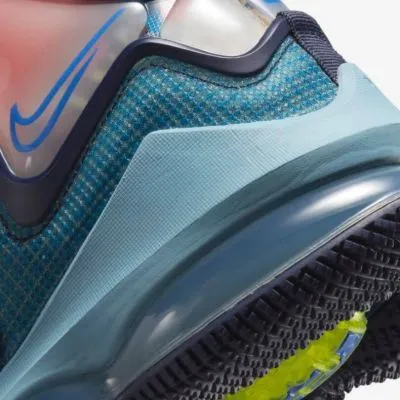 Nike LeBron 19
