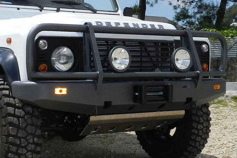 Parachoques frontal con base de cabestrante. Versión África para Land Rover Defender