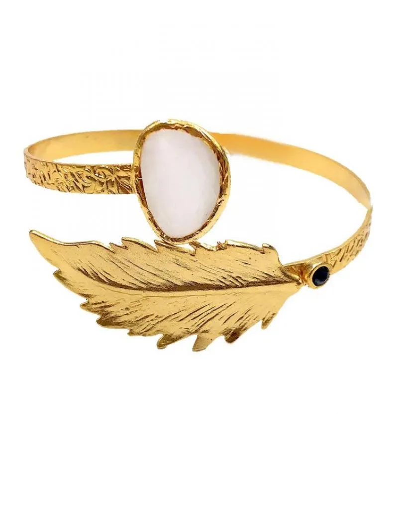 PULSERAS DORADAS DE MUJER CON HOJITA Y PIEDRA BLANCO GRISACEO