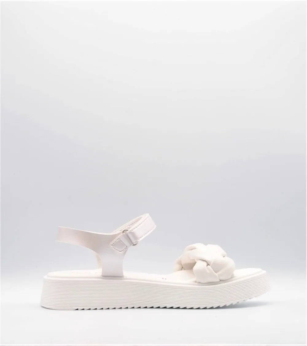SANDALIA NIÑA PABLOSKY PLATAFORMA TRENZADO BLANCA