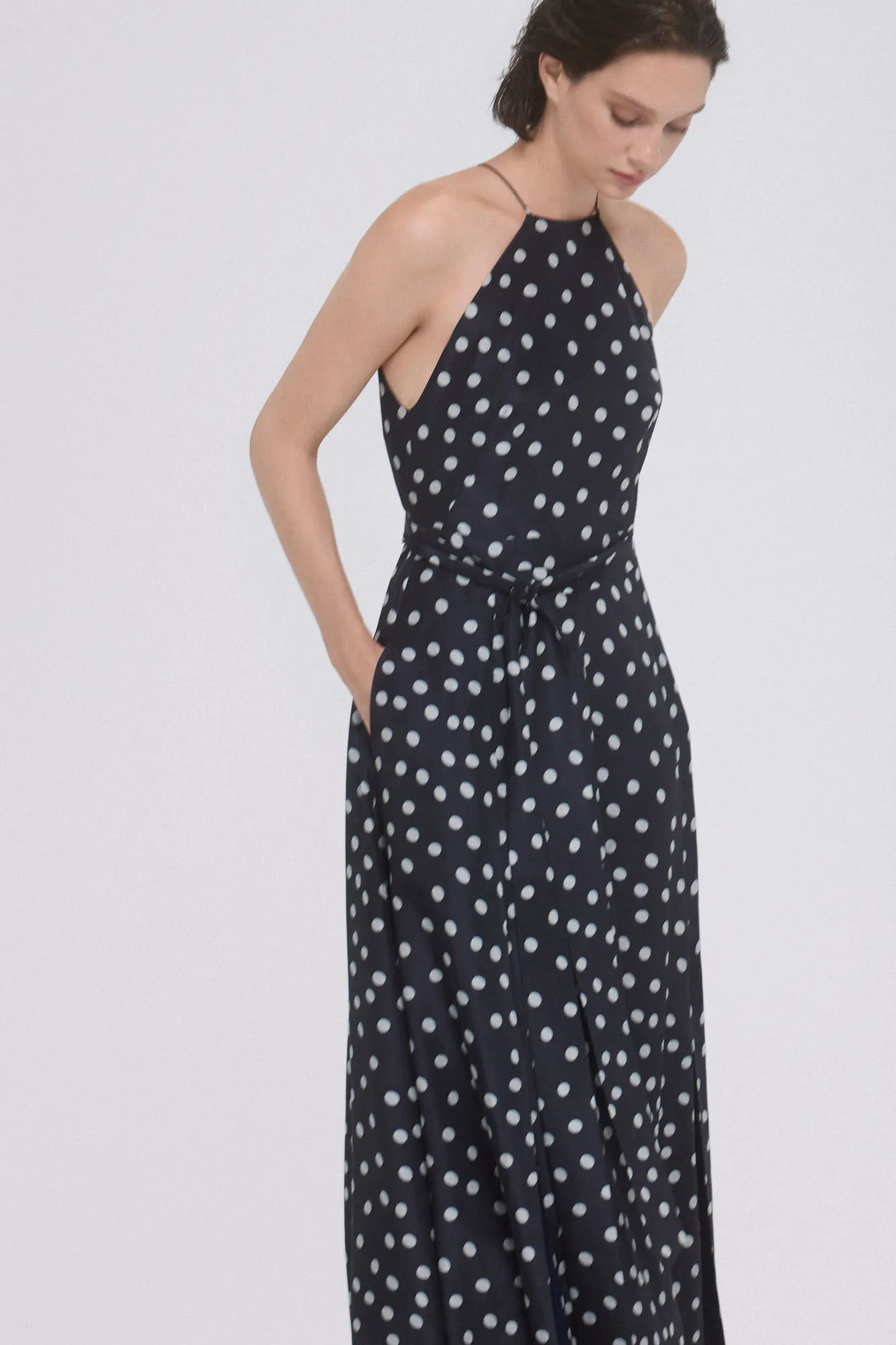 TFP by Tamara Falcó Vestido halter lunares
