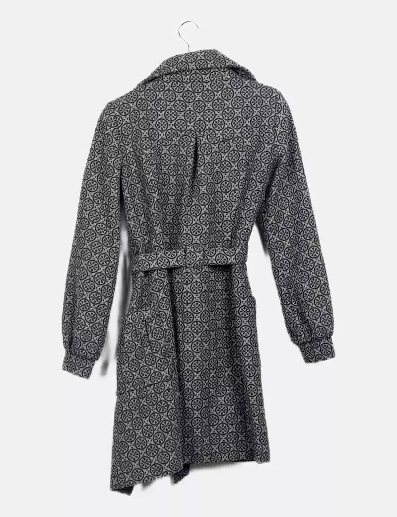 Vero Moda Abrigo gris estampado