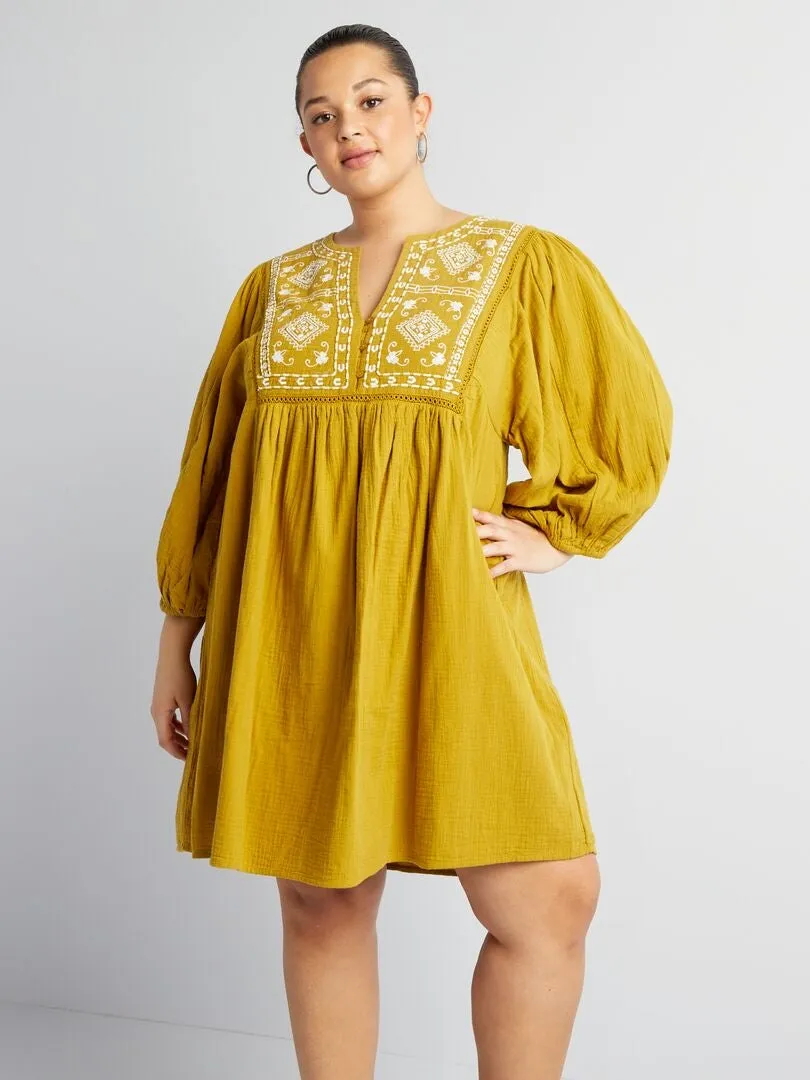 VESTIDO CORTO CON MANGAS 3/4  MOSTAZA
