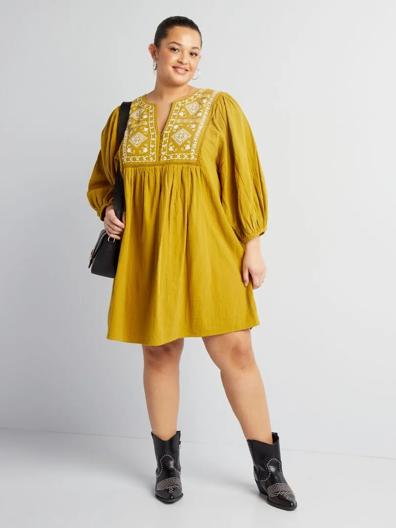 VESTIDO CORTO CON MANGAS 3/4  MOSTAZA