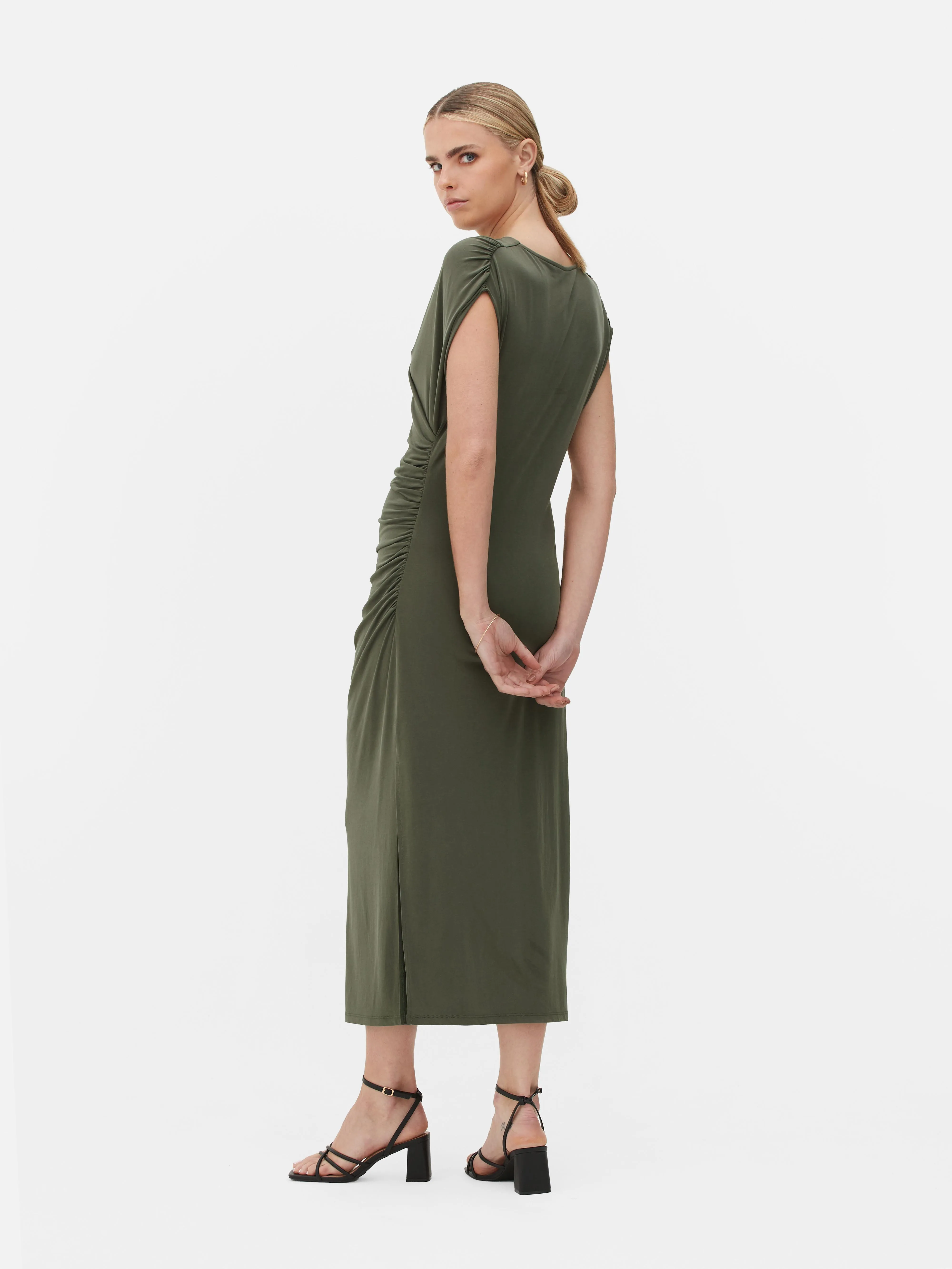 Vestido de punto drapeado de The Edit