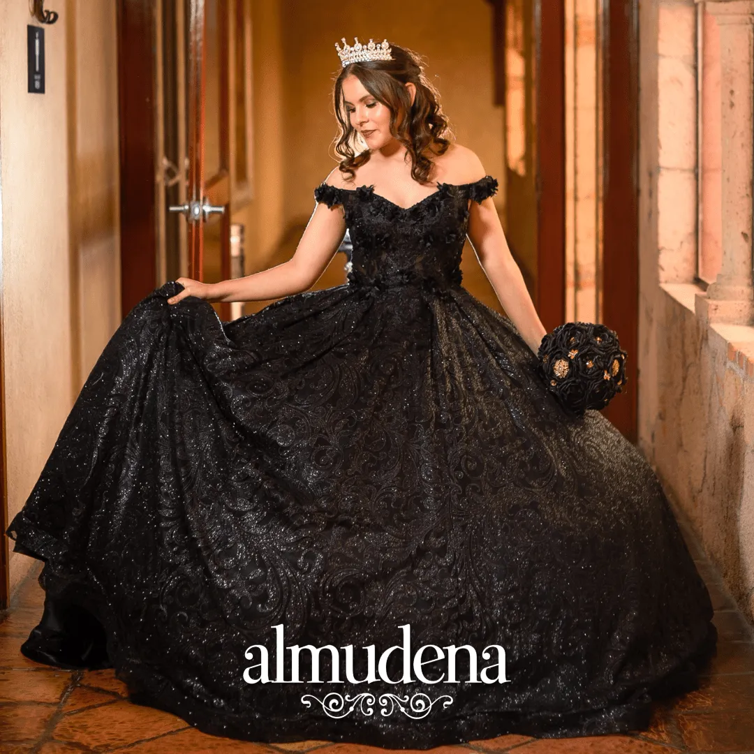 Vestido de XV Negro con Cauda de Gala