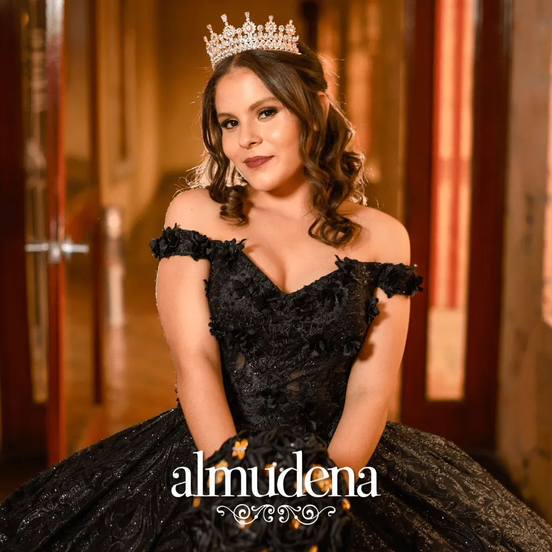 Vestido de XV Negro con Cauda de Gala