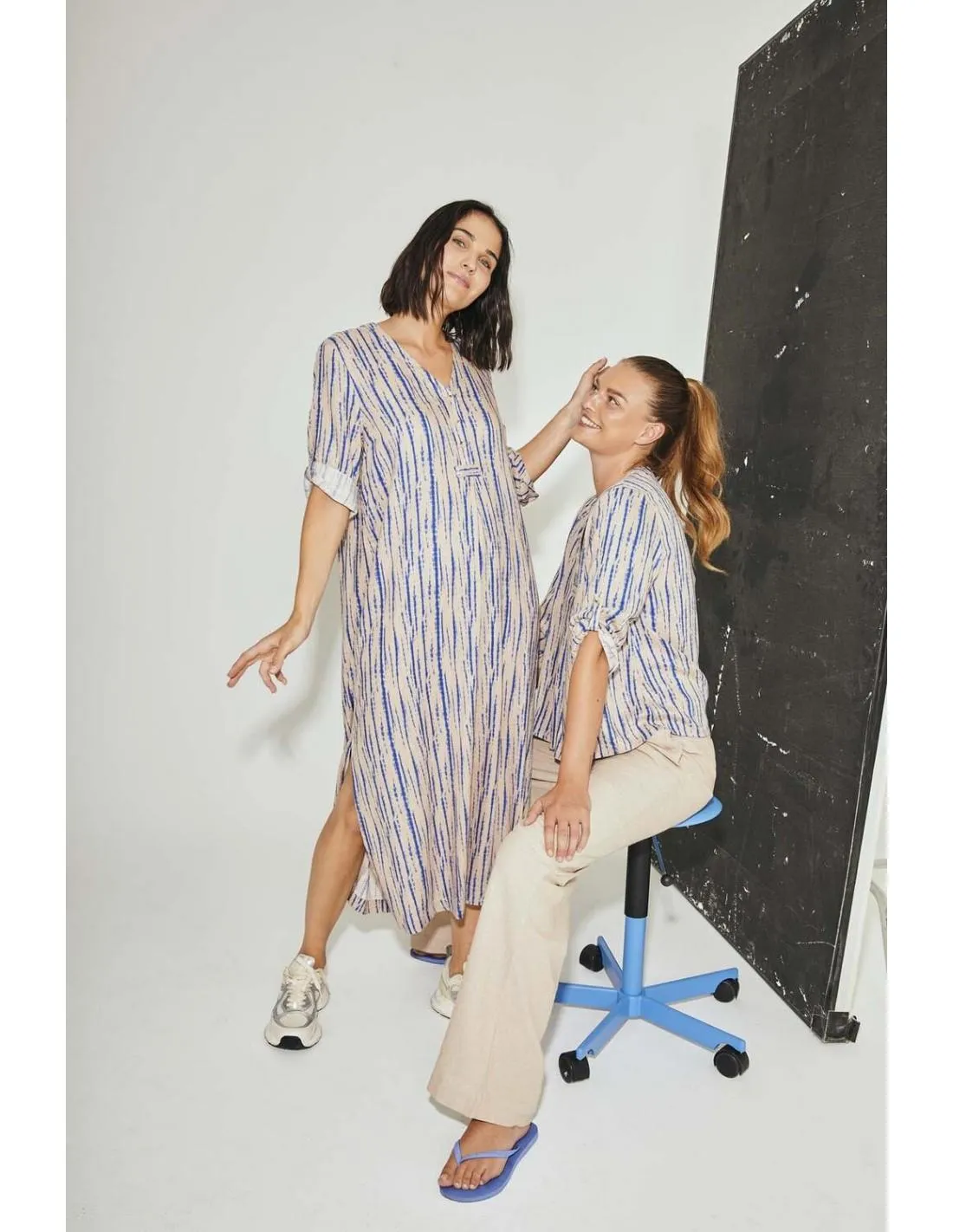 VESTIDO MIDI ESTAMPADO AZUL FREEQUENT LARIN