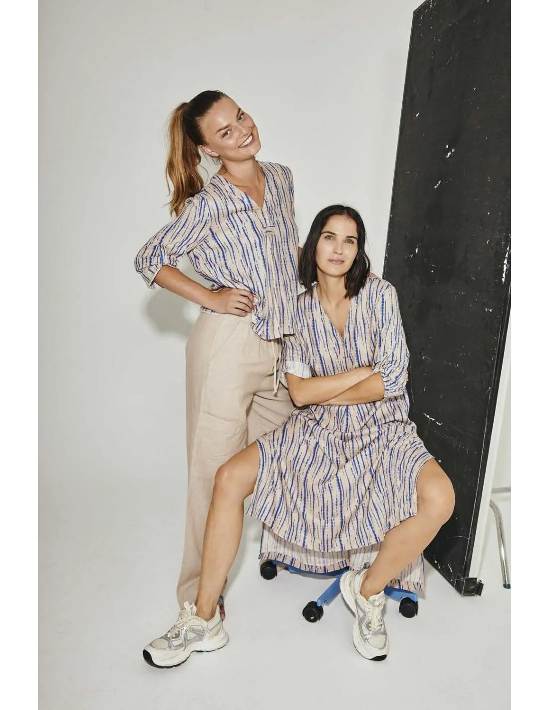 VESTIDO MIDI ESTAMPADO AZUL FREEQUENT LARIN