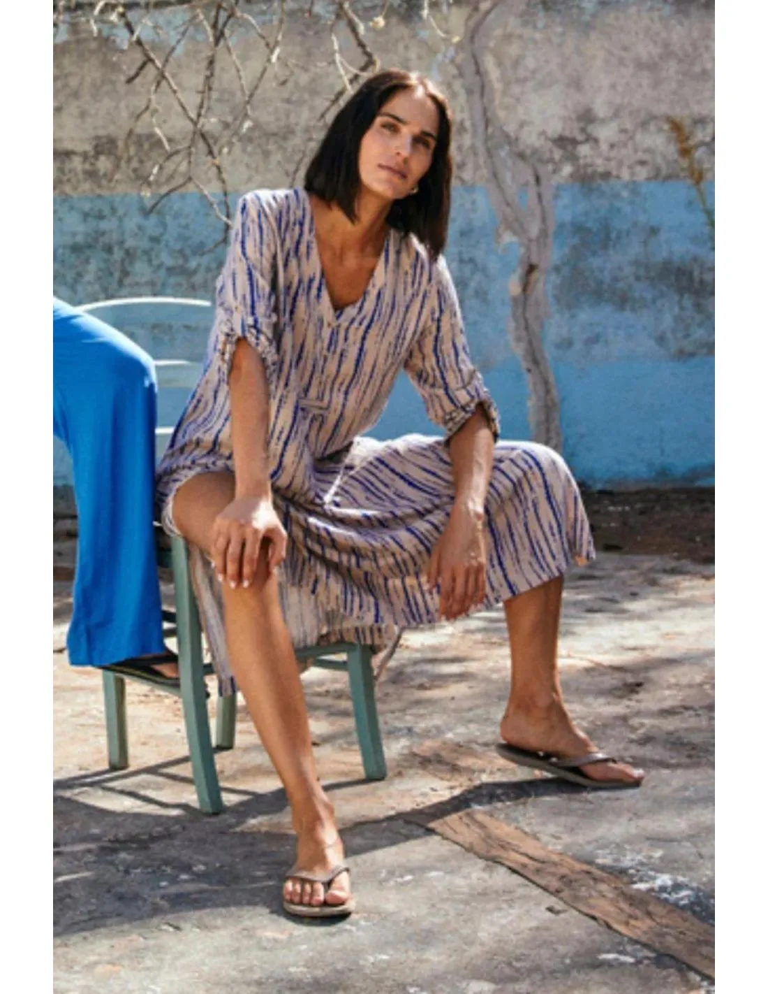VESTIDO MIDI ESTAMPADO AZUL FREEQUENT LARIN