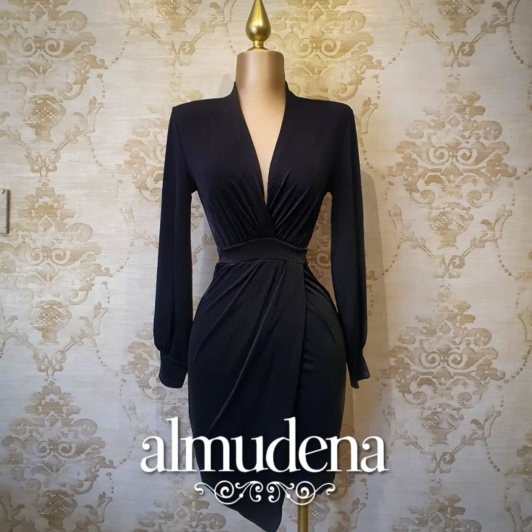 Vestido Negro Corto con Lycra Manga Larga