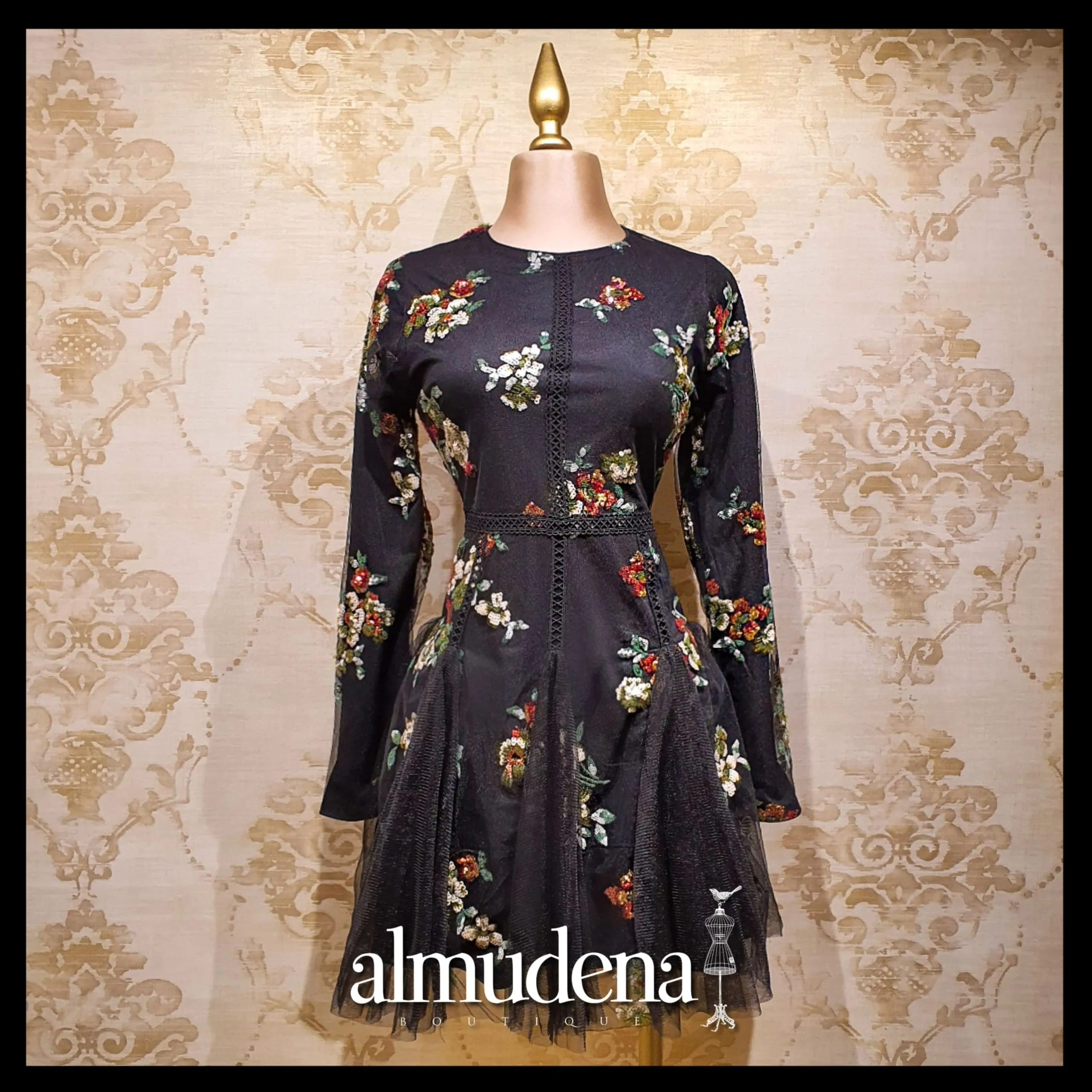 Vestido Negro Corto Manga Larga Bordado Flores