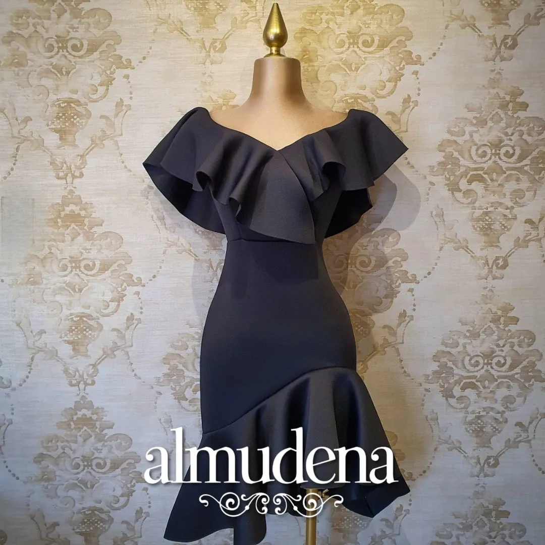 Vestido Negro Corto Sin Hombros de Fiesta Elegante