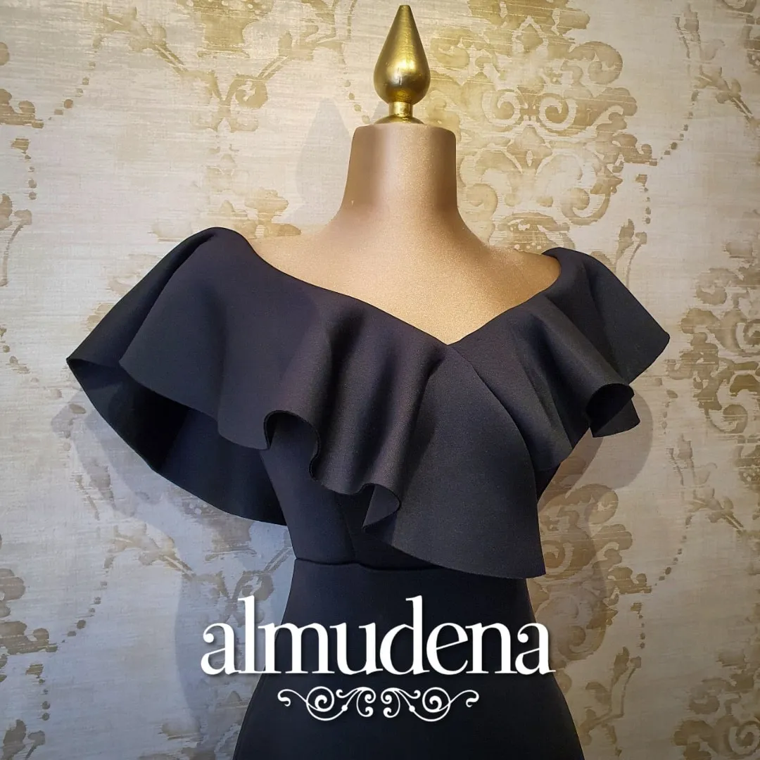 Vestido Negro Corto Sin Hombros de Fiesta Elegante