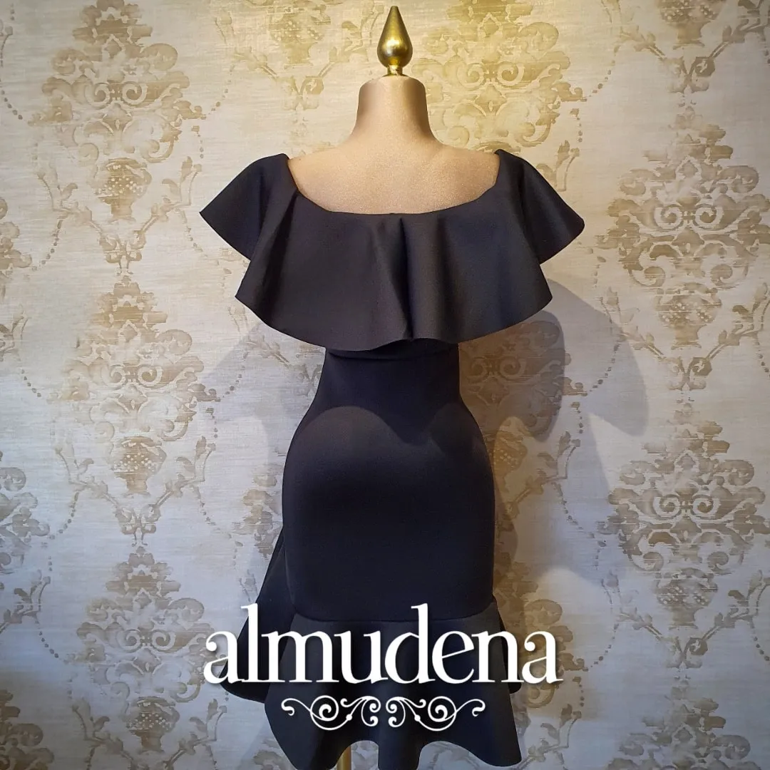 Vestido Negro Corto Sin Hombros de Fiesta Elegante