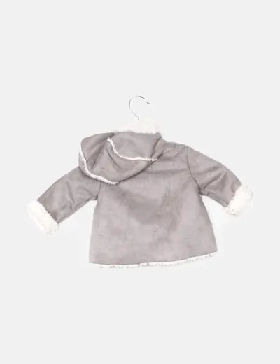 Zara Abrigo gris detalle pelo